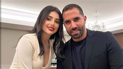 حدا  لاحظ شغلة مهمة  بصورة الفنانة ماريتا وخطيبها اللي فاجئت كل الناس،، ركزوا كتير منيح
