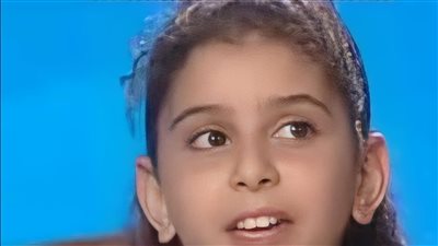“غنوا معنا لطفولتنا يا أطفال العالم” 🥺  هل تذكرون الطفلة هالة الصباغ التي اشتهرت بأغنيتها  شاهدوا كيف أصبحت شابة فاتنة بعد مرور سنوات طويلة