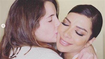 شام الذهبي تخرج عن صمتها بعد ان شاهدت لاول مره فيديو والدتها الفنانة أصالة وهي تفعل هذا الشيء .. لن تصدق رد فعلها!