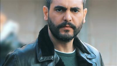 أول ظهور لإبن الفنان سامر إسماعيل الذي انشهر بشخصية شاهين بمسلسل ولاد بديعة بدا نسخة عنه بالوسامة 
